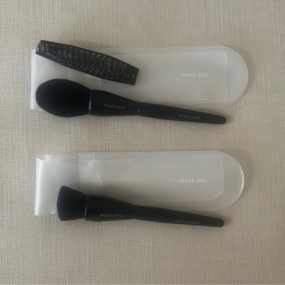 Mary Kay brush set NEW